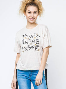 bluzka music in the answer